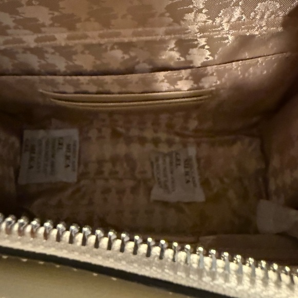 🔥 KARL LAGERFELD Tote with Guitar Strap. - Picture 6 of 8